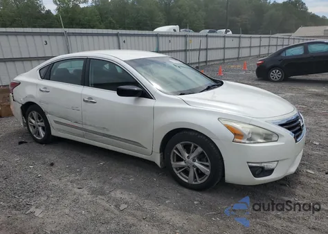 2015 Nissan Altima 2.5 z USA, uszkodzony, nr VIN 1N4AL3AP8FC177675